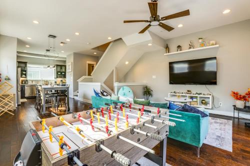 2 Mi to Dtwn Modern Houston Home with Private Patio
