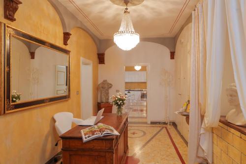 Palazzo Mari suite & rooms b&b in Монтеваркі