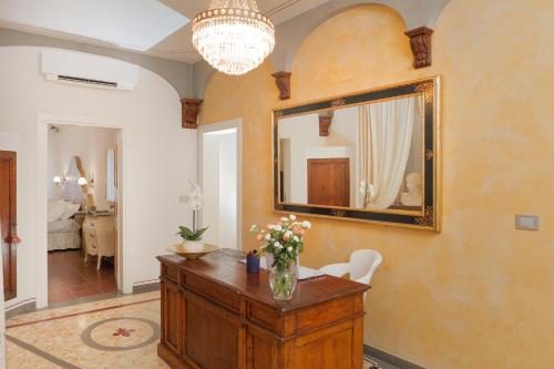 Palazzo Mari suite & rooms b&b in Монтеваркі