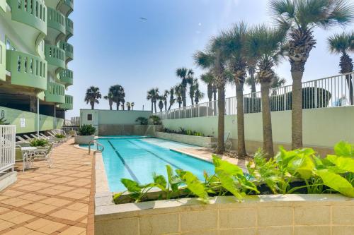 Galveston Condo with Pool Access Walk to Beach! in Galveston, USA