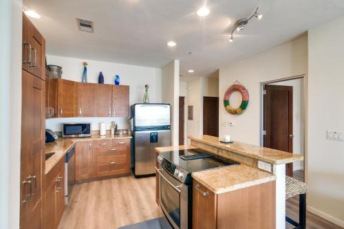 Galveston Condo with Pool Access Walk to Beach! in Galveston, USA