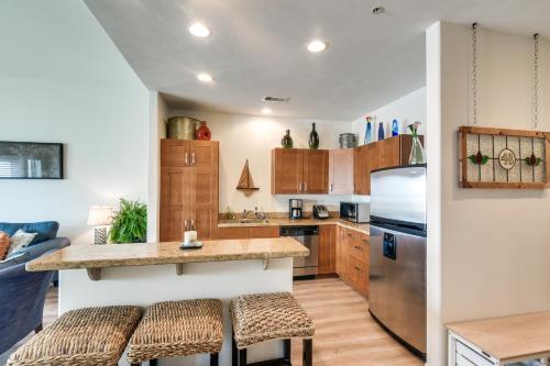 Galveston Condo with Pool Access Walk to Beach! in Galveston, USA