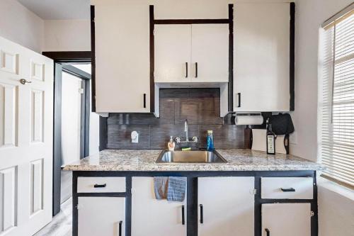 Cozy 1br Casita in Southwest w Wifi! in Albuquerque West
