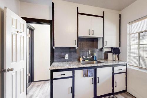 Cozy 1br Casita in Southwest w Wifi! in Albuquerque West