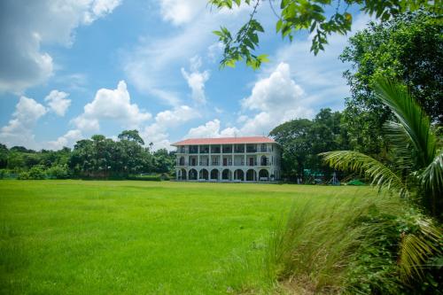 Viesnīcas āriene, The Pavilion at Riverside Park in Purura
