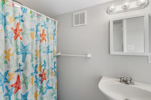 1363 - Dolphin Days - image 2