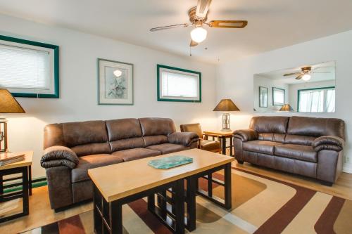 Neenah Home with Deck Near Lake Winnebago, Neenah