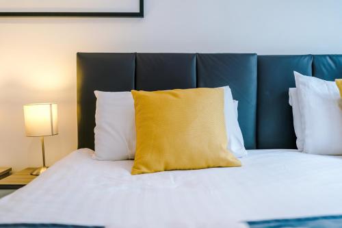 Rest & Recharge - Regents Court - image 9