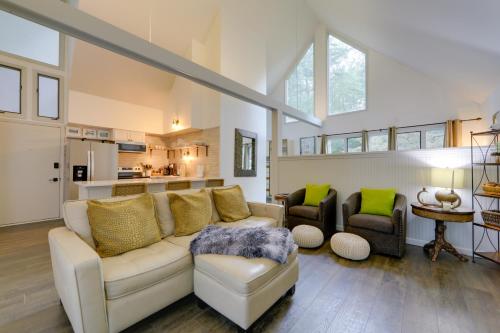 half Mi to Skiing Resort Getaway in Sapphire! in แซฟไฟร์ (NC)