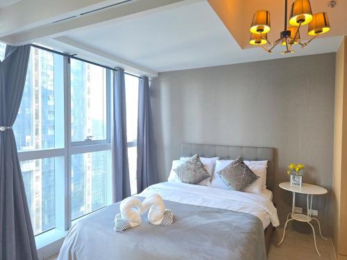 Uptown Parksuites BGC Cosy Hotel Vibe Flat near St Lukes, Uptown Mall, Mitsukoshi and Grand Hyatt, Manila
