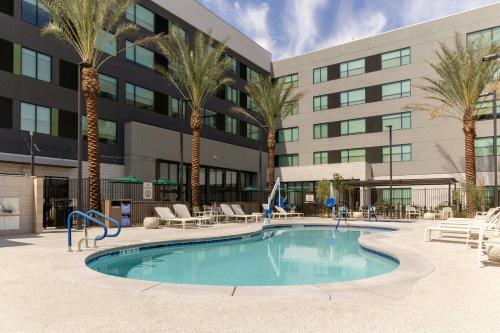 Svømmebasseng, Element Las Vegas Airport in Sør for The Strip