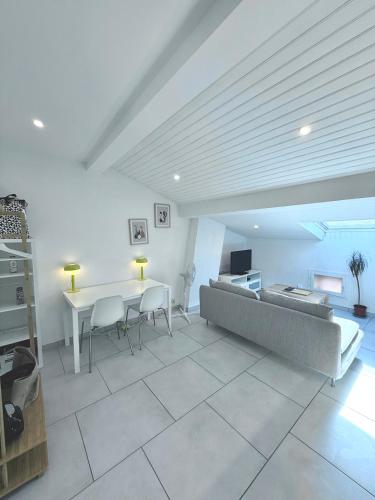 Studio Lumineux & Spacieux, Tout Neuf, Grand Lit, Tuluza (zdjęcie 8)