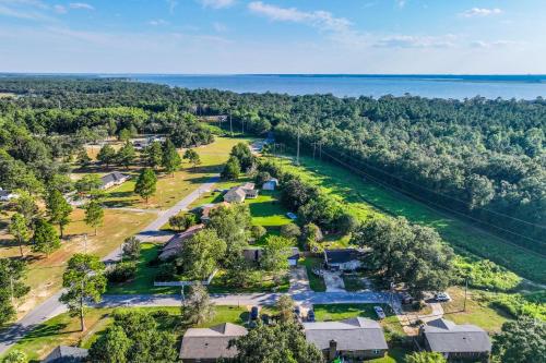 Pace Family Home 1 Mi to Beach and Park! in Avalon (FL)