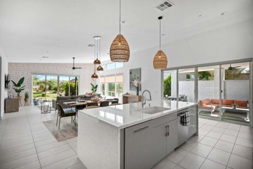 1 mi from Tennis Garden - Corn hole - Pool Access in 印第安維爾斯(CA)