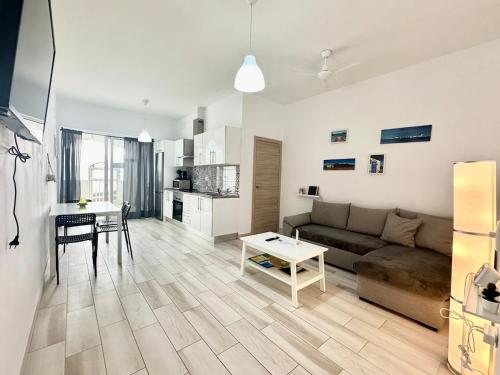 Cotillo Luna en centro, 1 min de la playa, cocina completa y WIFI in เอลโกติโย