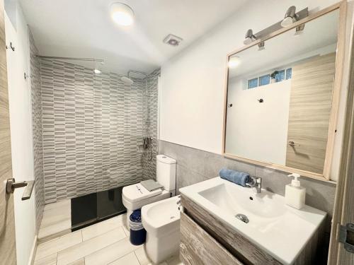 Cotillo Luna en centro, 1 min de la playa, cocina completa y WIFI in เอลโกติโย