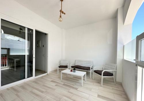 Cotillo Luna en centro, 1 min de la playa, cocina completa y WIFI in เอลโกติโย