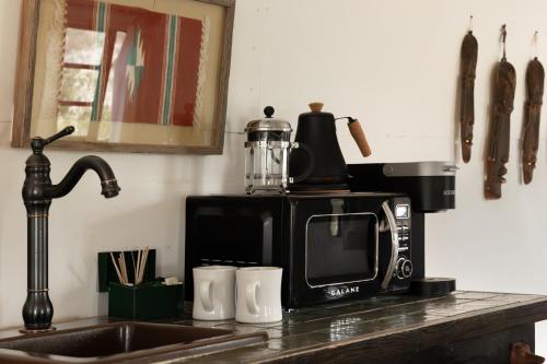 Instalaciones, Desert Pearl ⁠— Quick Drive from Big Bend in Terlingua (Texas)