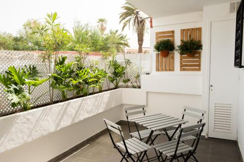 Apartamento con terraza privada, piscina y capacidad para 4 personas 1