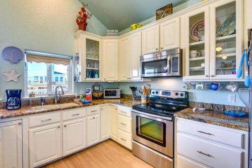 Crystal Beach Home with Ocean Views - Walk to Beach! in Crystal Beach, USA