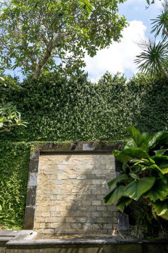 Villa Reina by SooBali - Spacious & Modern near Canggu with Butler-Cook Private Pool and Tropical Gardens - image 4