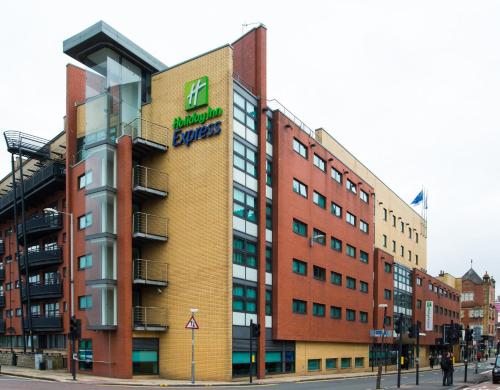 Exterior view, Holiday Inn Express - Glasgow - City Ctr Riverside By IHG near People's Palace and Winter Gardens
