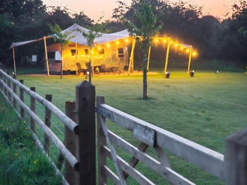 المنظر الخارجي, Lanes End Farm Airstream in كورشام