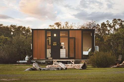 Hollow Mountain Getaway 1 by Tiny Away, Laharum