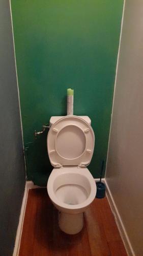 Bathroom, Male shared room daily stay from 8pm-10am in Bobigny