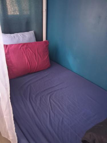 Male shared room daily stay from 8pm-10am in Bobigny