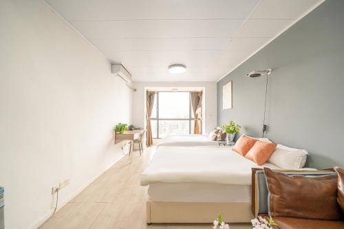 XinChen - Paris Fashion City Landmark view 2 Queen Beds Flat, Shanghai (photo 3)