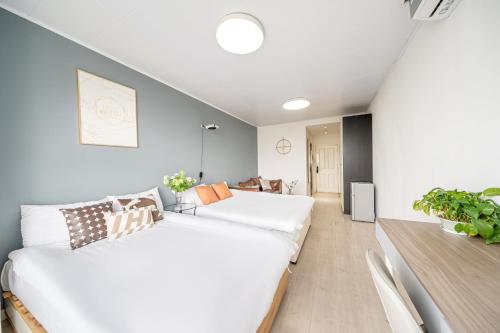 XinChen - Paris Fashion City Landmark view 2 Queen Beds Flat, Shanghai (photo 7)