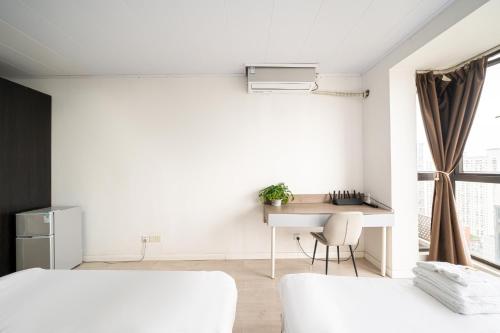 XinChen - Paris Fashion City Landmark view 2 Queen Beds Flat, Shanghai (photo 8)