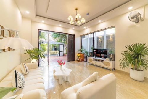 Shared lounge/TV area