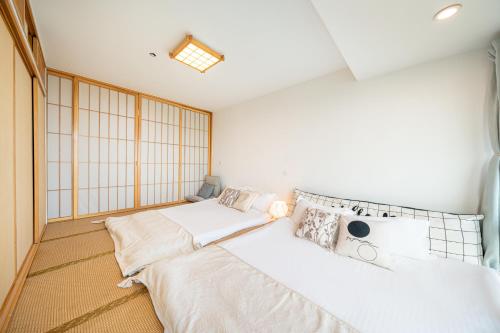 XuRi - East-Aesthetic Downtown Dwelling with Multi-Guest Capacity, Shanghai (foto 3)