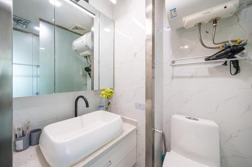 XuRi - East-Aesthetic Downtown Dwelling with Multi-Guest Capacity - image 5