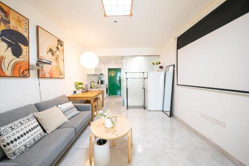 XuRi - East-Aesthetic Downtown Dwelling with Multi-Guest Capacity - image 3