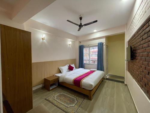 Hotel Roadside Inn - image 5
