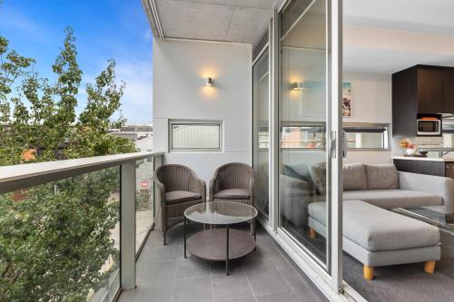 Fitzroy North 1-Bed with Balcony by Edinburgh Park in Carlton