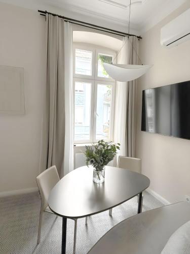 Design Suite in Prime Location Superstring Home - image 4