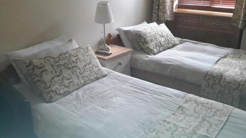 Bridge Farm Guesthouse Room Type - Economy Twin Room with Private Bathroom