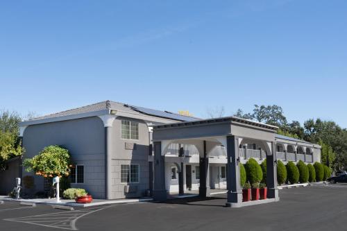 Super 8 by Wyndham Ukiah - image 12
