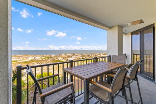 Summer House 202 - 3BR Oceanfront Condo! View! image
