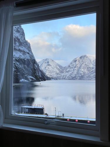Svingen Guesthouse - Panoramic Fjord Views in Flåm (Svingen Guesthouse - Panoramic Fjord Views in Flam) in ฟลาม