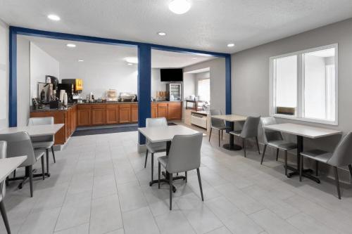 อาหารและเครื่องดื่ม, Microtel Inn & Suites by Wyndham Sioux Falls in ซูฟอลลส์ (SD)