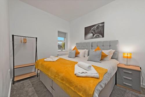 West Ealing Serviced Apartment - 2 Bedroom 2 Bath Parking Near Station - image 2