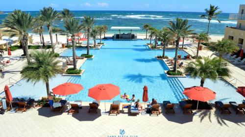 スイミングプール, Dawn Beach Club in オイスター ポンド