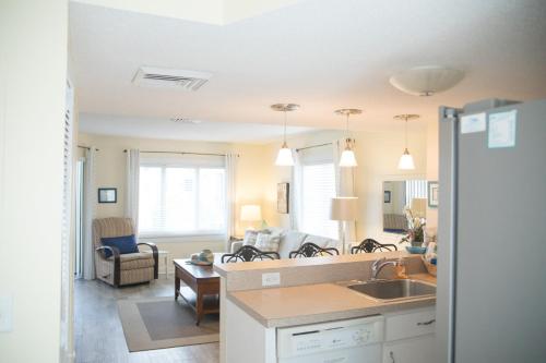 Port O' Call D101 - Beach & Pool Lovers Dream! 1st Floor! image