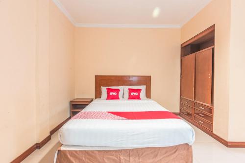 OYO 94759 Hotel Taman Cibinong Room Type - Delxue Twin Room