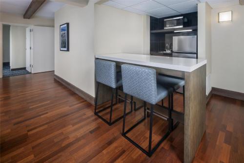 kuhinja, DoubleTree by Hilton Manhattan in Manhattan (KS)